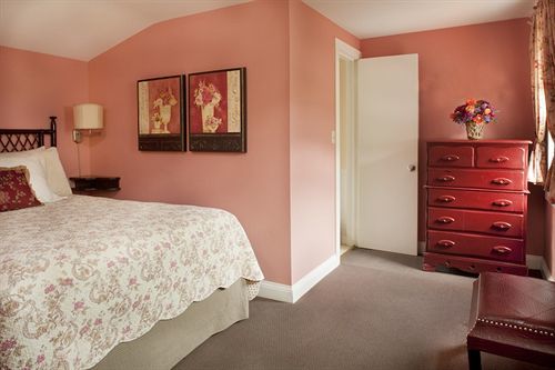 Madison Inn โอ๊คบลัฟส์ ภายนอก รูปภาพ