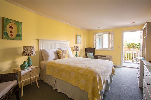 Madison Inn โอ๊คบลัฟส์ ภายนอก รูปภาพ