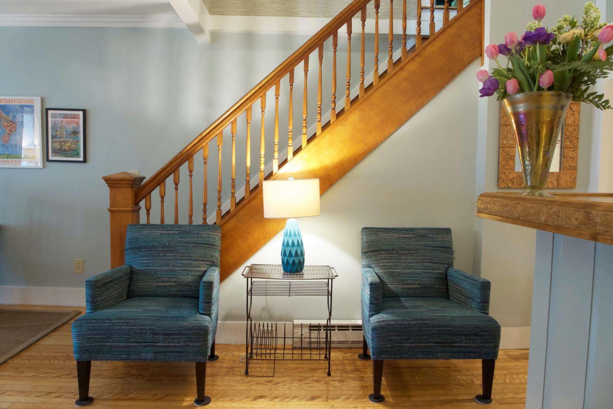 Madison Inn โอ๊คบลัฟส์ ภายนอก รูปภาพ