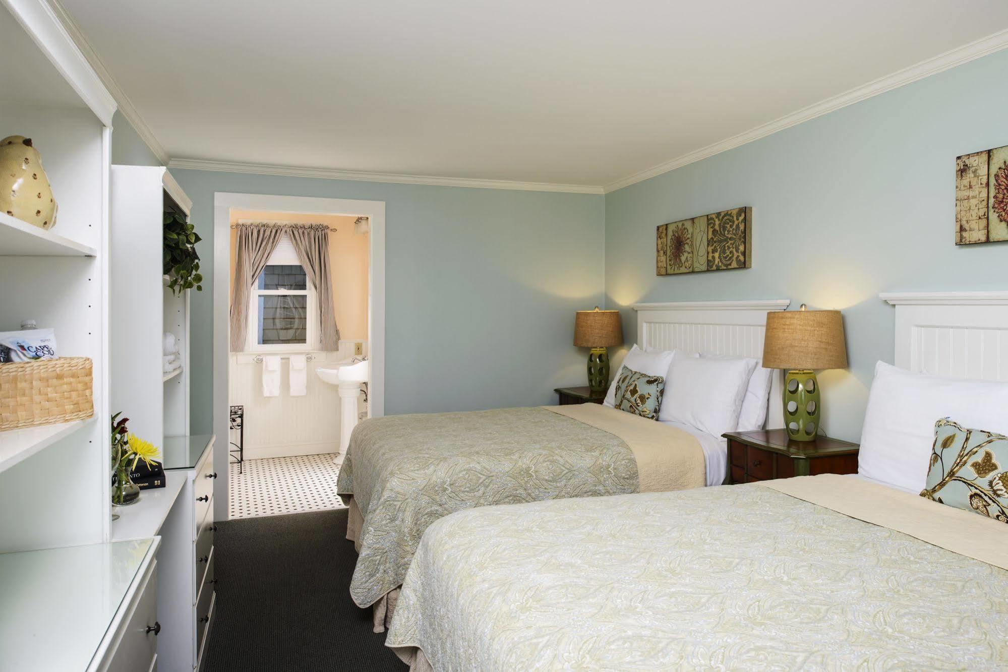 Madison Inn โอ๊คบลัฟส์ ภายนอก รูปภาพ
