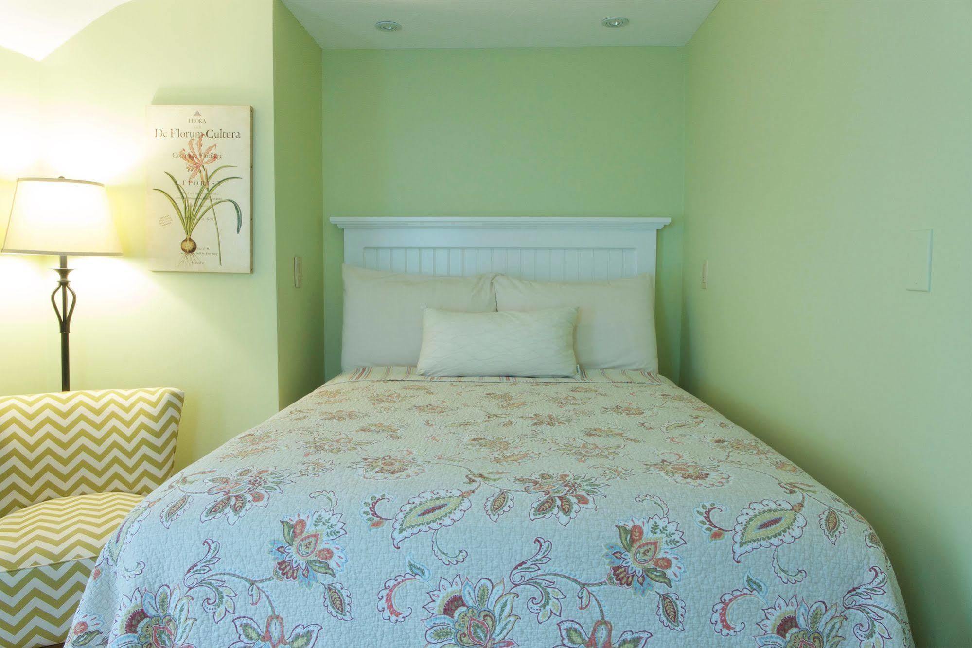 Madison Inn โอ๊คบลัฟส์ ภายนอก รูปภาพ