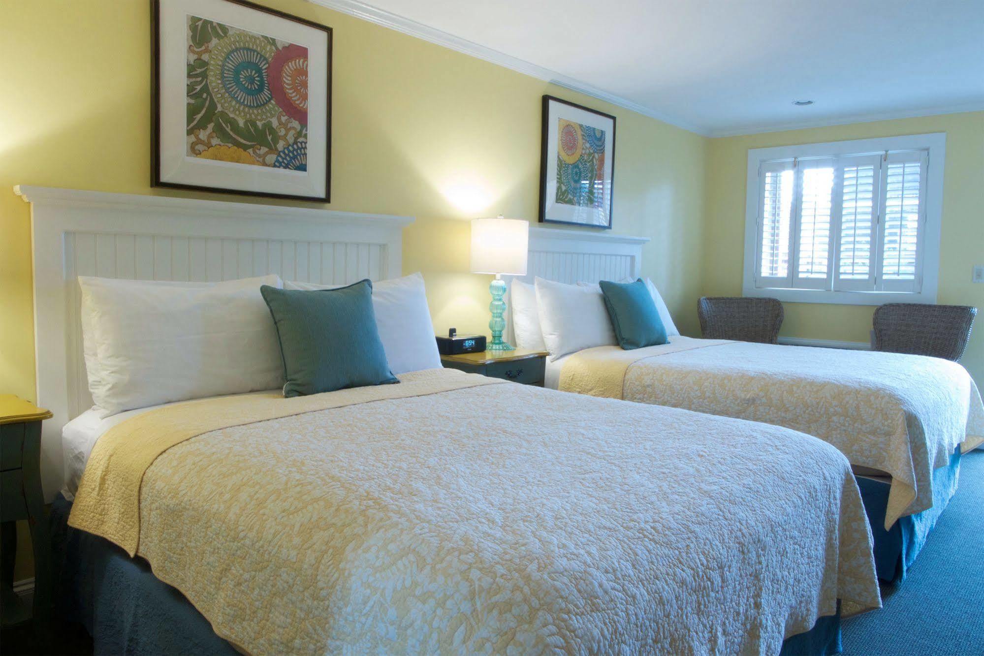Madison Inn โอ๊คบลัฟส์ ภายนอก รูปภาพ