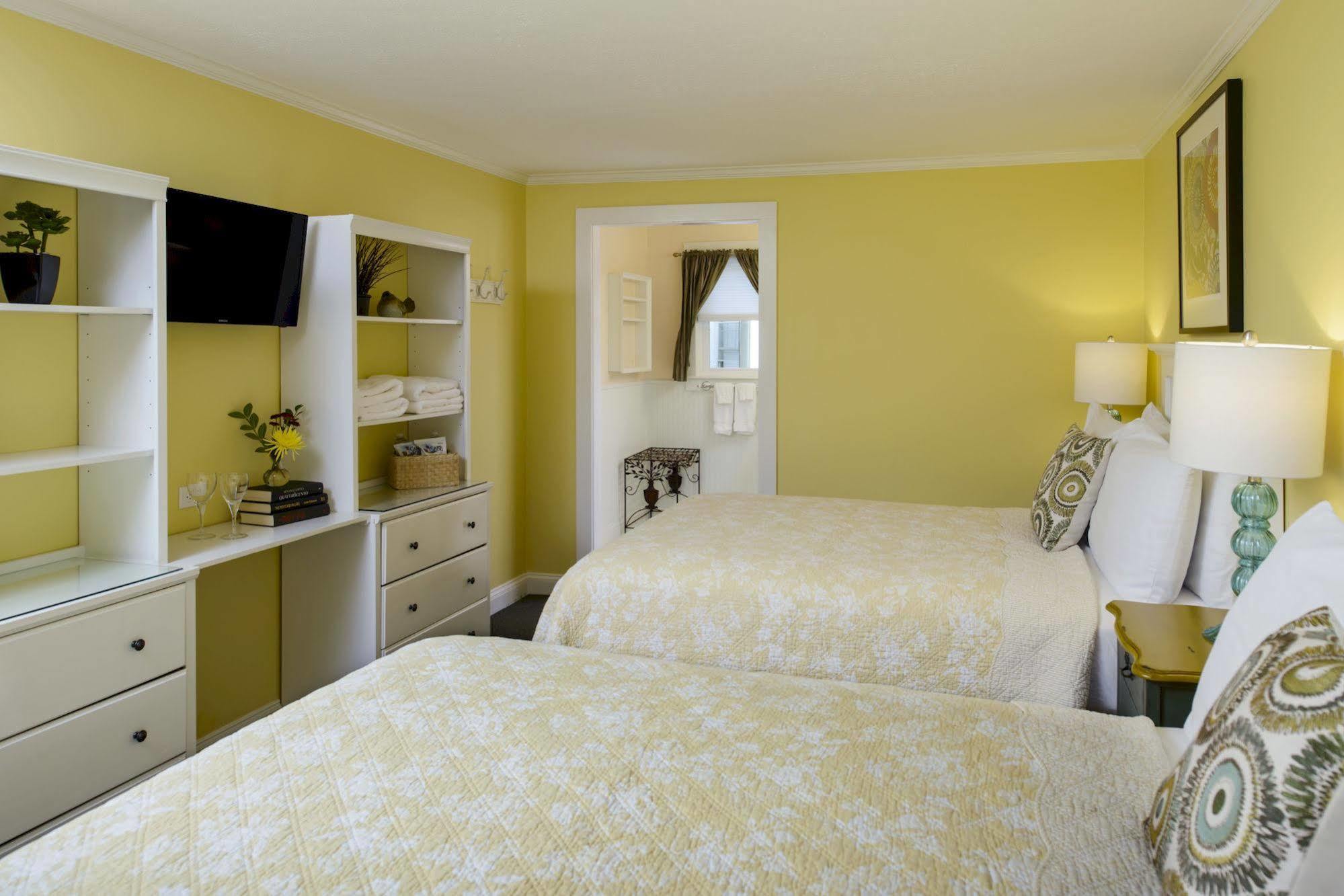 Madison Inn โอ๊คบลัฟส์ ภายนอก รูปภาพ