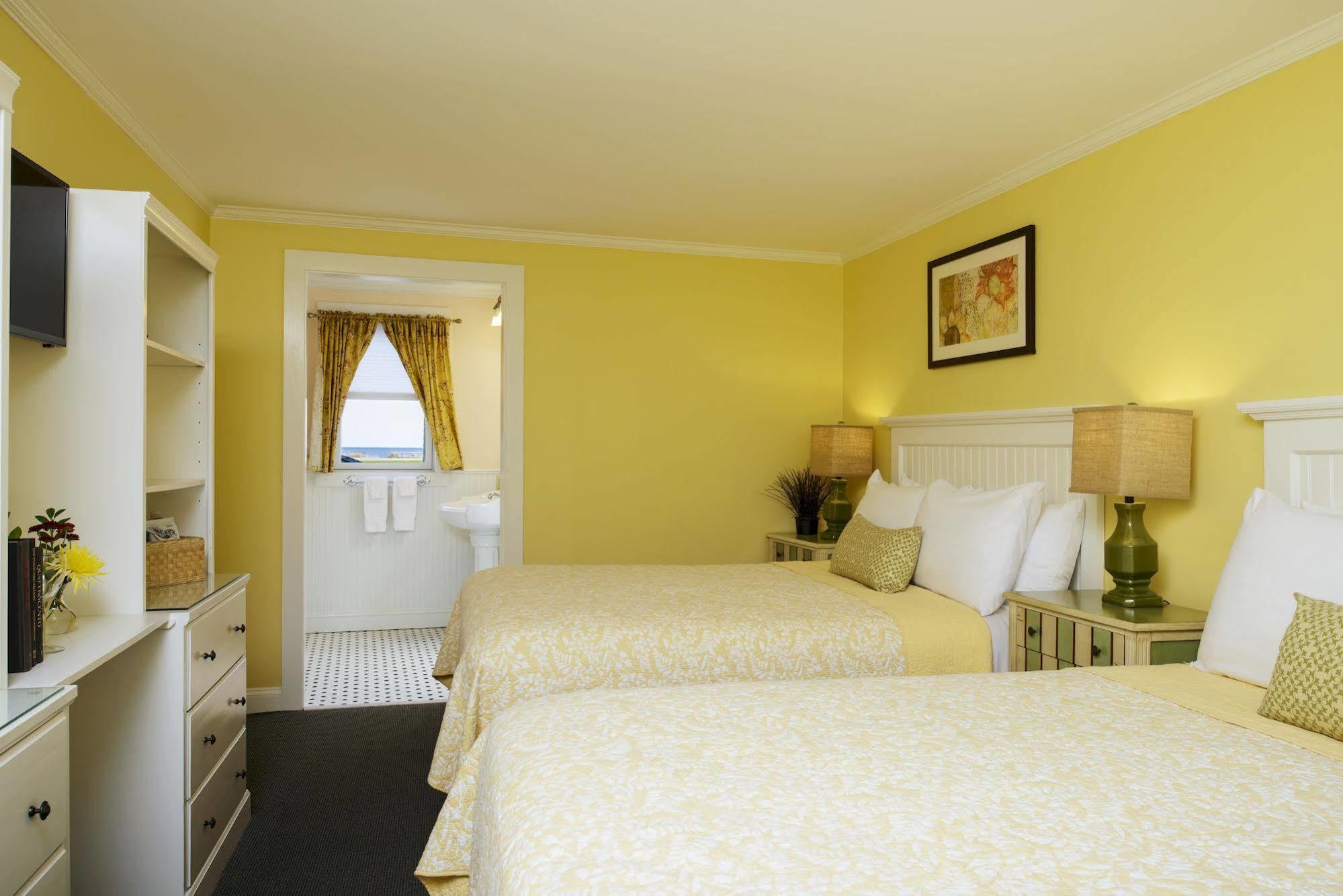 Madison Inn โอ๊คบลัฟส์ ภายนอก รูปภาพ